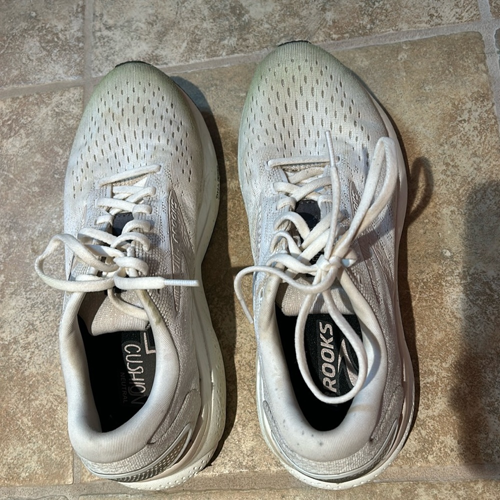 Brooks Ghost 16